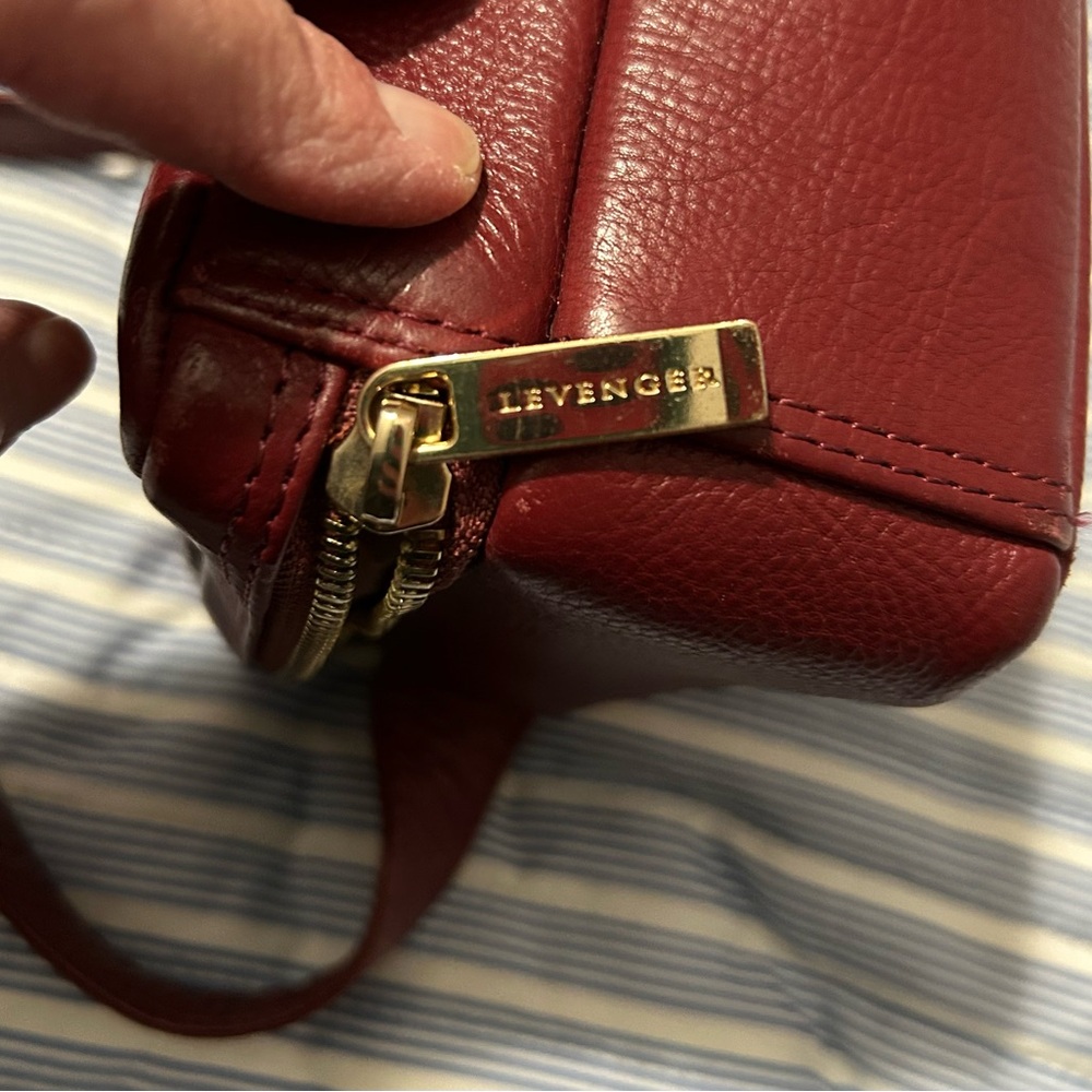 Levenger Burgundy Leather Crossbody ~ good condition! - Picture 3 of 12